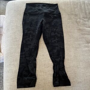 Black Camouflage Lululemon crop Leggings size 6